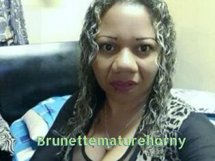 Brunettematurehorny