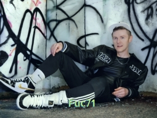 fuc71 Une Etudiante Sexy