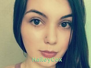 HaileyCox Une Etudiante Sexy