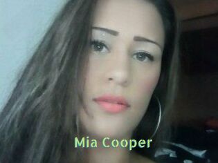 Mia_Cooper