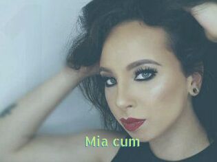Mia_cum