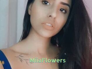 MiiaFlowers Une Etudiante Sexy
