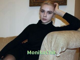 MonikaChik Une Etudiante Sexy