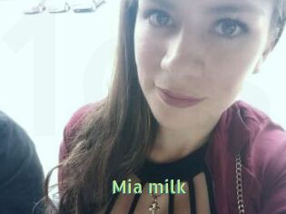Mia_milk