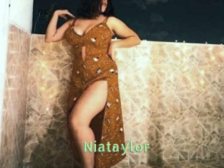 niataylor Une Etudiante Sexy