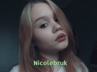 nicolebruk Une Etudiante Sexy