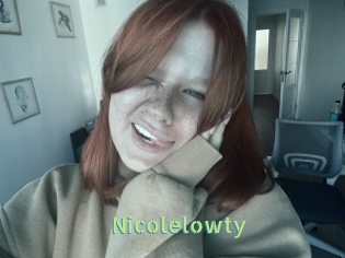 nicolelowty Une Etudiante Sexy