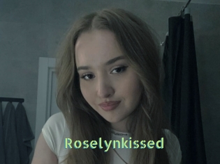 Roselynkissed