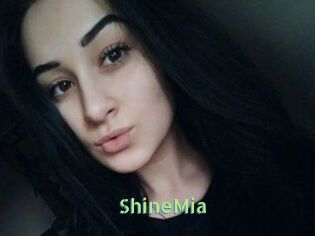 ShineMia Une Etudiante Sexy