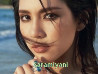 saramiyani Une Etudiante Sexy