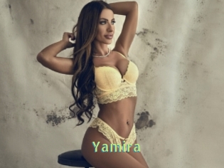 yamira Une Etudiante Sexy