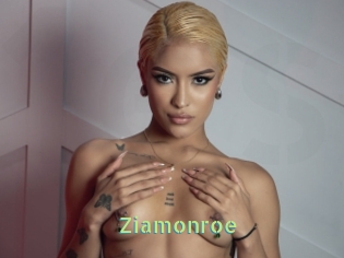 ziamonroe Une Etudiante Sexy